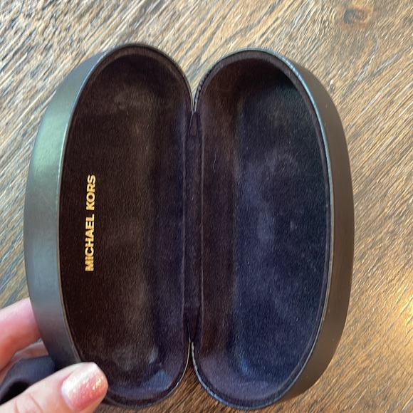 Michael Kors glasses case - Picture 3 of 7